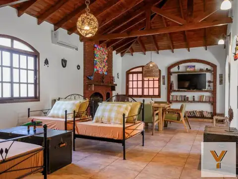 Casa 8 ambientes con 4 baños
