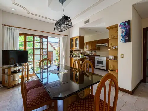 Casa en venta Villa Luro Apto Crédito Lote Propio con Quincho Jardín y Cochera para Dos Autos