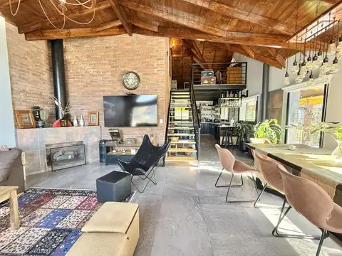 Casa en Venta con 2 cocheras
