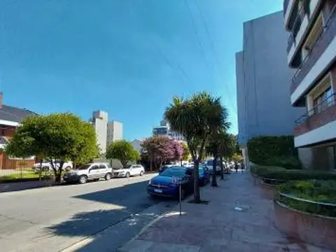 Arenales e/ Castelli y Alvarado