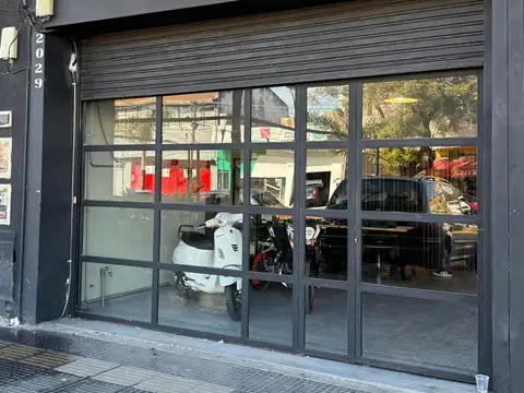 LOCAL CON DEPOSITO SOBRE AV. MITRE