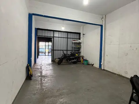 LOCAL CON DEPOSITO SOBRE AV. MITRE