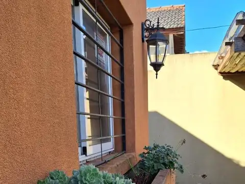 Casa en Alquiler en Joaquin Gorina, $ 1.250.000