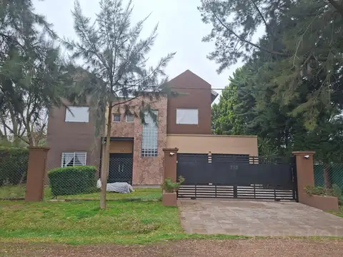 Casa en Venta con 2 cocheras