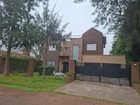 SDA. Venta Casa 3 ambientes,  casa de huéspedes, Parque Sakura, Moreno al 800, Exaltacion de la Cruz, Apta crédito
