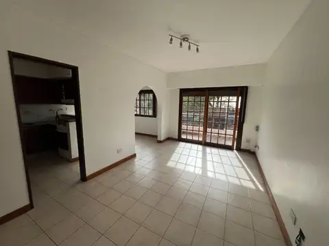 DEPARTAMENTO DE 2 AMBIENTES CON BALCON Y COCHERA