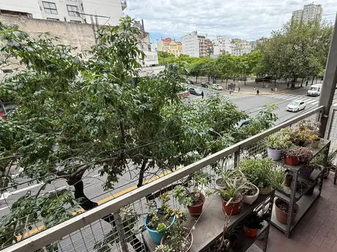 Av. Jujuy al 400