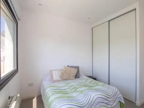 Casa en Alquiler con 2 cocheras