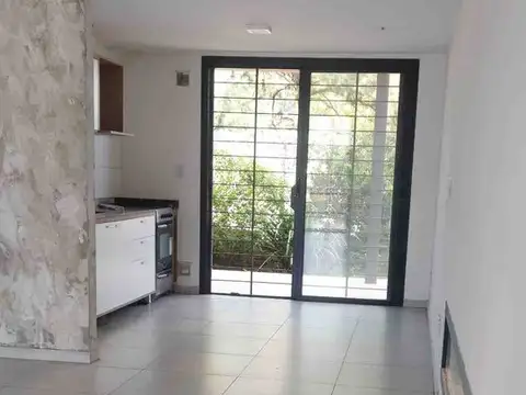 Casa 5 ambientes con 1 baño