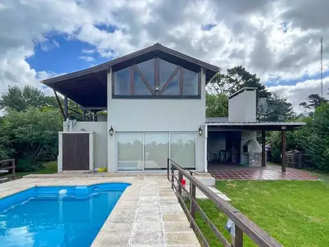 ALQUILER TEMPORADA - CHALET DE 3 AMB. CON PARQUE Y PISCINA