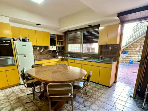 Casa en Venta con 4 cocheras