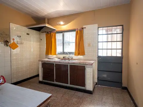 CASA EN SANTO TOME DE 3 DORMITORIOS Y PATIO