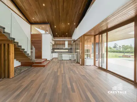 Casa en Venta con 2 cocheras