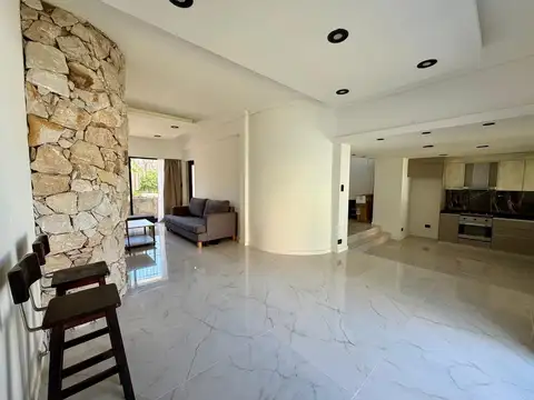 Casa céntrica en Escobar   -   ID 4312