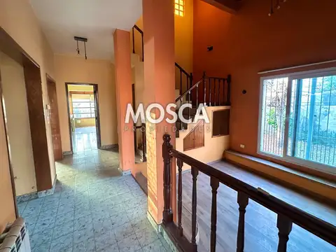 Casa 5 ambientes con 2 baños