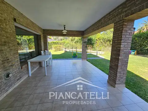 Casa 5 ambientes con 3 baños