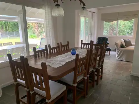 Casa 4 ambientes con 3 baños