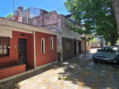 VENTA CASA AMPLIO  LOTE – MONTE CASTRO  850 MTS