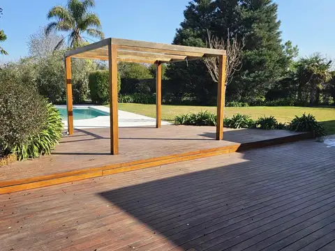 Casa en Venta con 2 cocheras