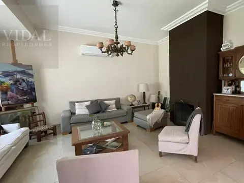 Casa en Venta con 4 cocheras