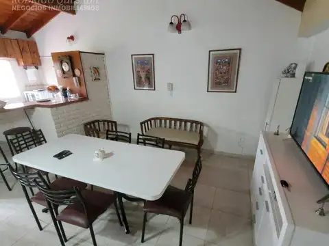 Casa 4 ambientes con 2 baños