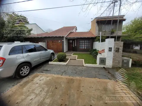 Excelente casa 4 ambientes en lote propio 