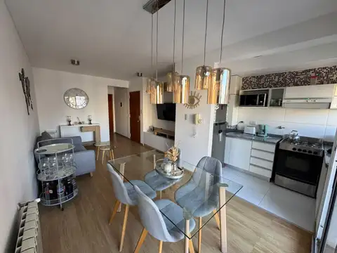 Semipiso de 1 Dormitorio - Amoblado - Edificio con Jacuzzi y Parrillero en Terraza.
