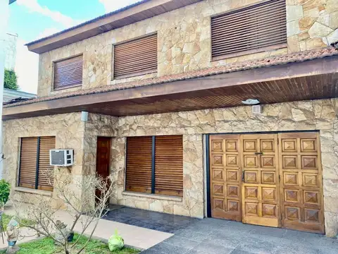 VENTA DE CASA EN JOSE C. PAZ, CON AMPLIO JARDÍN APTA CRÉDITO