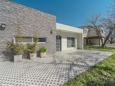 Casa en Venta en Manzanares, USD 180.000