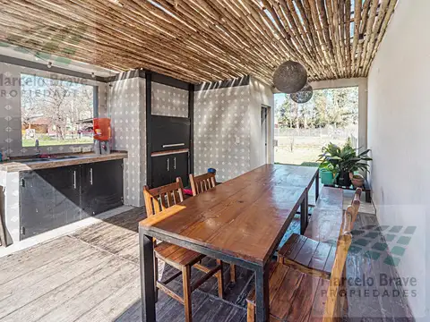 Casa 4 ambientes con 2 baños