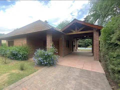 CASA | 4 AMBIENTES | PISCINA | APTO CRÉDITO | COCHERA | Bº RESIDENCIAL ACACIAS BLANCAS