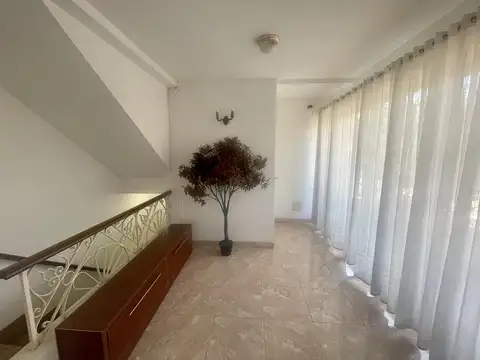 Departamento 6 ambientes con 2 baños