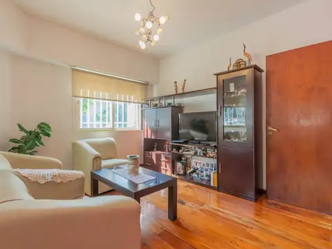 Depto Tipo Casa en Alquiler con 1 cocheras