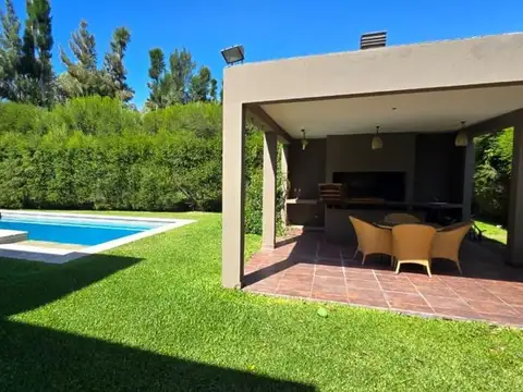 HERMOSA CASA EN BARRIO CERRADO SAN ISIDRO LABRADOR
