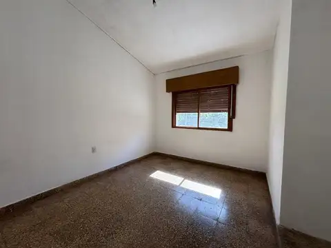 Casa 5 ambientes con 1 baño