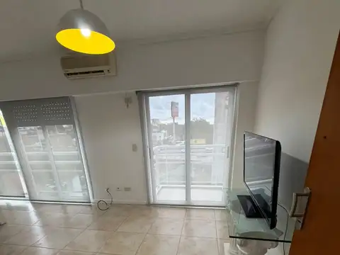 ALQUILER DEPTO AMOBLADO DOS AMBIENTES, FRENTE A LA ESTACION RIVADAVIA, CABA