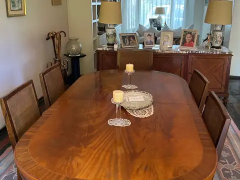 Casa en Venta con 3 cocheras