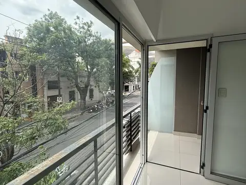 Depto. en ALQUILER de 1 dorm. con balcón en el Centro de Salta Capital