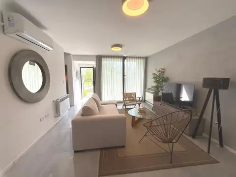 Casa en Venta - 4 AMB en SUNNY TIGRE