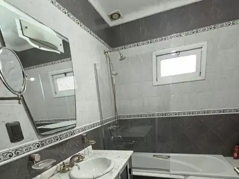 Casa en Venta con 4 cocheras