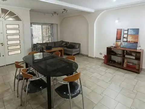 Casa en Venta en Castelar, USD 220.000