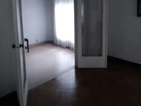 Colonia 2400, Piso 1