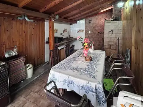 Casa en venta - 4 Dormitorios 2 Baños - Parque Patricios