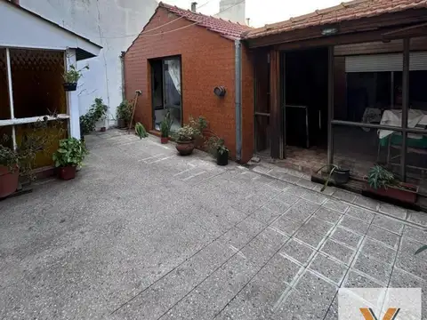 Casa en Venta con 4 cocheras
