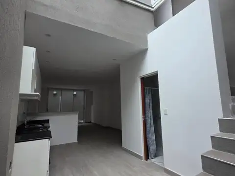 Depto Tipo Casa en Alquiler de 2 dormitorios