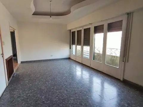 VENTA - PH 4 AMB C/BALCON - BARRACAS