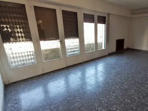 Jorge 2100, Piso 2