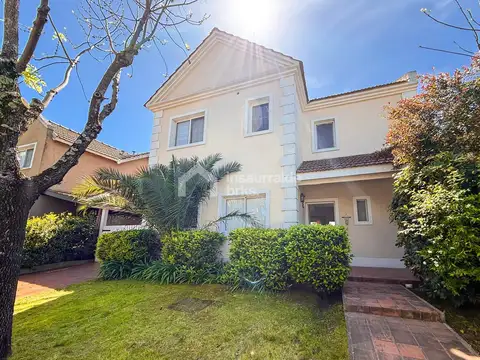 CASA EN VENTA 4 AMBIENTES EN BARRIO LOS ALAMOS, TIGRE, 3 DORMITORIOS CON DEPENDENCIA Y PISCINA 