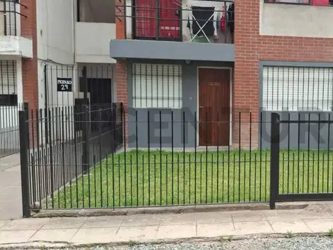 Ph de 1 dormitorio con patio en Los Hornos