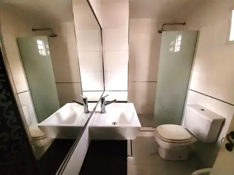 VENTA CASA  2 DORMITORIOS, COCHERA Y JARDIN. SLZO